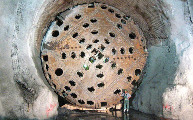 Как ориентируются машины, копающие тоннели под землей?